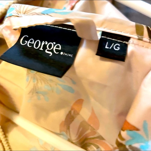 Gorgeous Floral Half Zip Rainwear - Picture 2 of 10